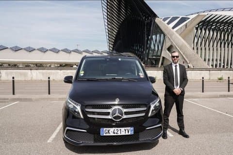 Premium Van Transfer for Groups in Lyon Airport