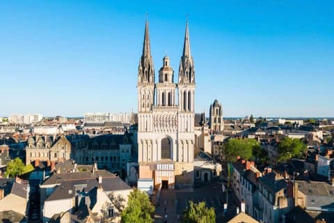 Hello Angers: Private 2 Hour Intro City Walk with Local Guide