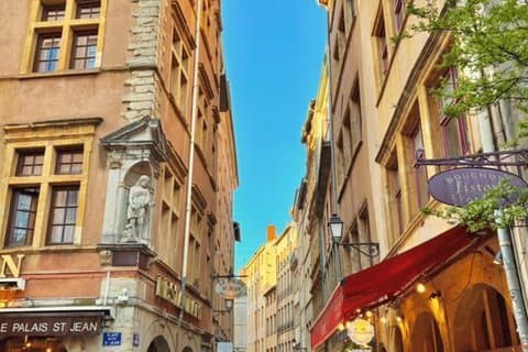 Lyon: Private Pastry Tour Through Old Town and Traboules