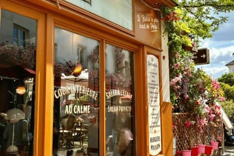 Paris Montmartre Art Walk with a Bakery Tasting Private Tour