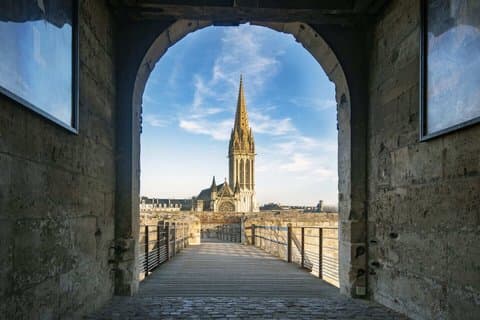 Hello Caen: Private 2-Hour Intro City Walk with Local Guide