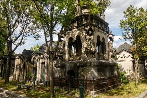 Paris: Celebrity Graves Tour – Montparnasse & Père Lachaise