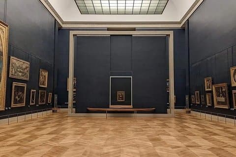 Louvre Museum Early Access Private Tour with Mona Lisa