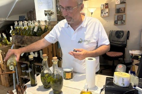 Extra Virgin Olive Oil tasting and fruit discovery