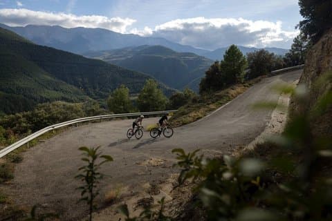 Cols du Tour de France à Bike: Aravis with Certified Guide