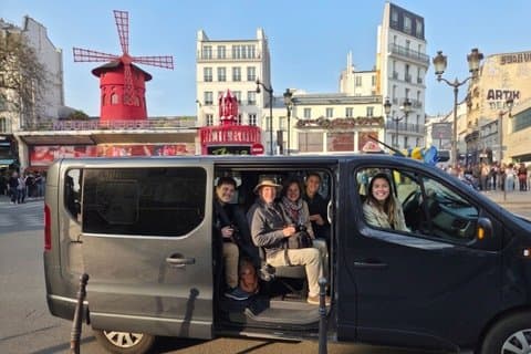 Private Paris Taxi Tour with an Interpreter Guide