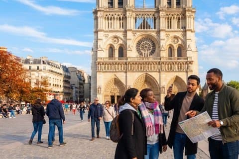 Notre-Dame de Paris: Guided Walk, Macarons, Lunch or Breakfast