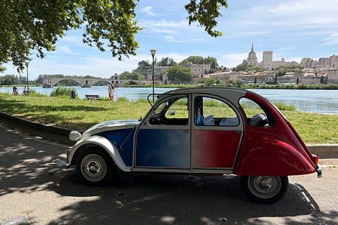 Wine Route of Châteauneuf du Pape in Méhari or 2CV