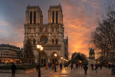 Notre-Dame Paris: Interior Guided Tour with Reserved Access