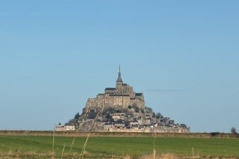 Caen or Bayeux : Mont Saint-Michel Tour by Vintage Range Rover