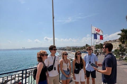 Nice guided tour in historical virtual reality