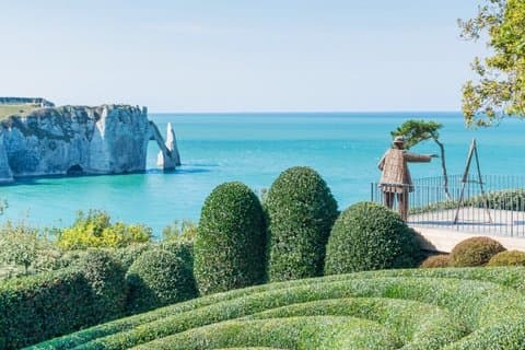 From Le Havre port: Round Trip Transfer to Étretat