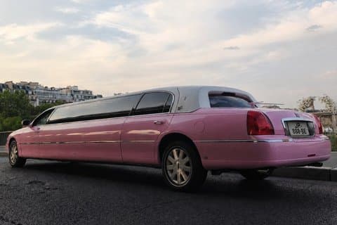 Private tour 1h30 pink limousine Paris by night with champagne
