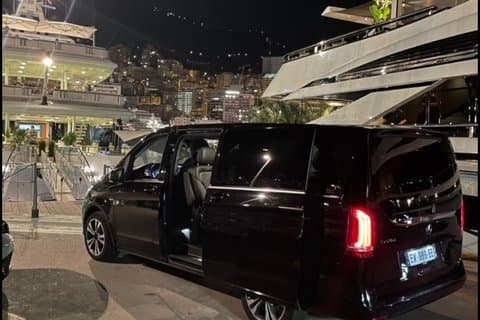 Private Van Transfer Paris Airport CDG to Paris