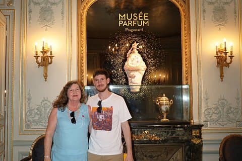 Paris Mini Van Tour Eiffel Tower Photoshoot and Perfume Museum