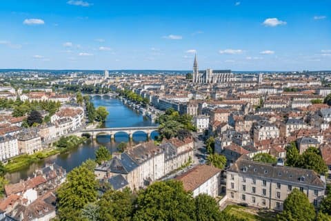 Hello Limoges: Private 2-Hour Intro City Walk with Local Guide