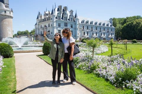 Guided Loire Valley Day Trip with Chambord, Chenonceau & Cheverny