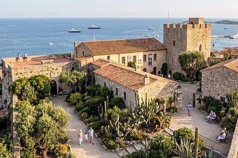 Private Customizable Cultural Walking Tour in Cannes