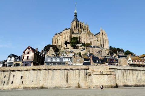 Mont Saint Michel Experience - Shuttle Service from Bayeux