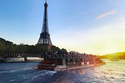 One-Hour Seine River Sightseeing Cruise with Audio Commentary