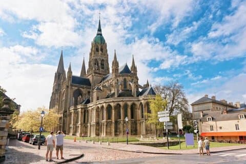 Hello Bayeux: Private 2-Hour Intro City Walk with Local Guide
