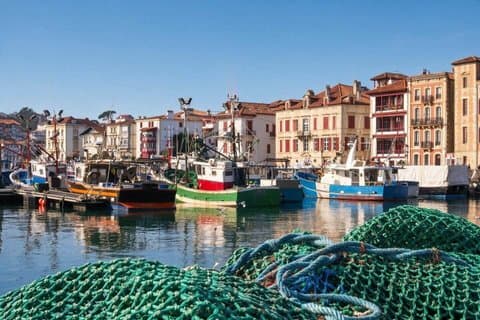 Hello Saint-Jean-de-Luz: Private 2Hour City Walk with Local Guide