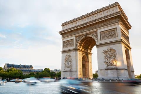 Paris 10+ Sights: Montmartre & Sacré-Coeur Walking Tour