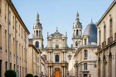Hello Nancy: Private 2-Hour Intro City Walk with Local Guide