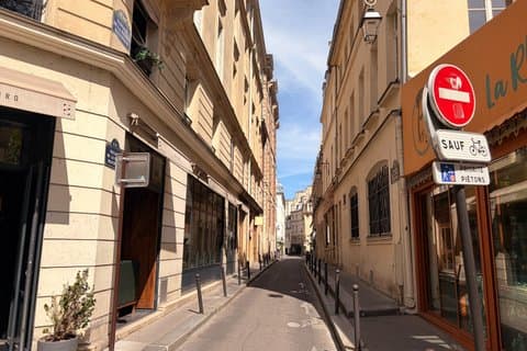 Saint Germain des Prés Walking Tour in Paris
