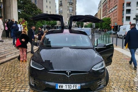 Tesla airport transfer to Paris