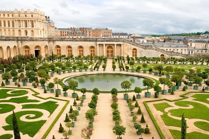 Private Tour: Best of Versailles Day Trip from Paris Including Skip-the-Line Palace of Versailles Tour and Grand Canal Lunch