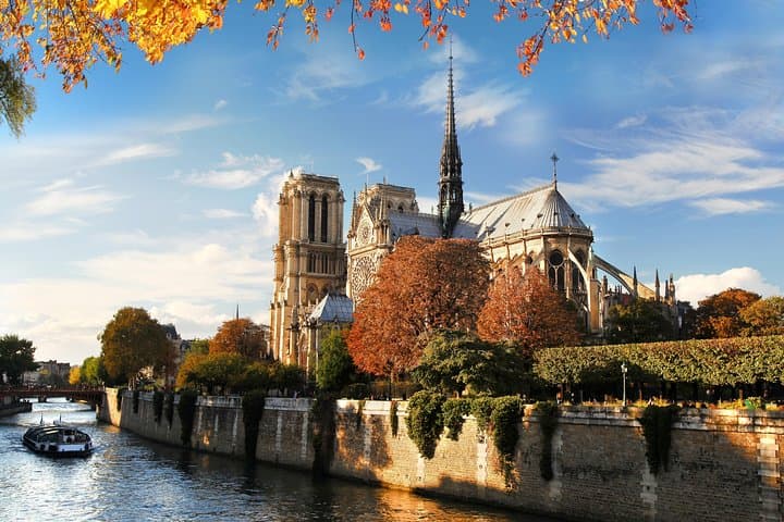Notre Dame on the selfie tour