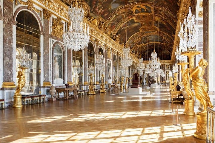 Discover the magnificence of Versailles