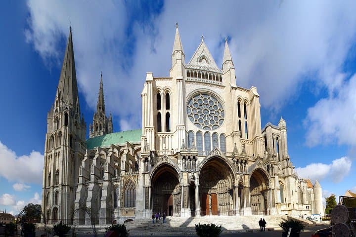 Chartres and its Cathedral : 5-Hour tour from Paris