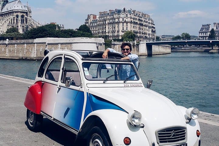 Paris Romantic tour in 2CV