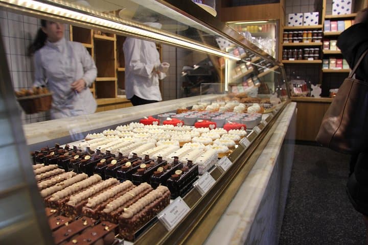 Small-Group Marché du Président Wilson Food Tour in Paris