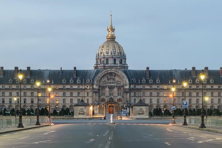 Discover Les invalides where Napoleon remains buried