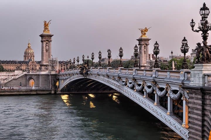 Paris Private Tour with Seine River Cruise
