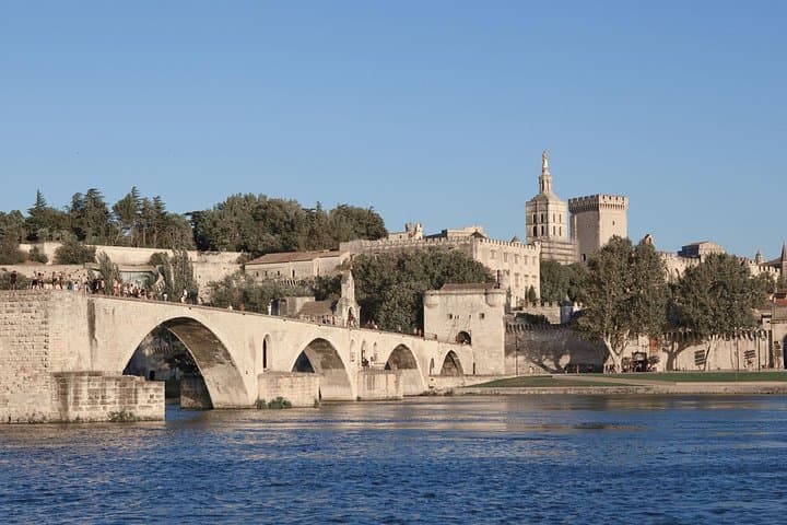 Avignon and Châteauneuf du Pape - 7hours