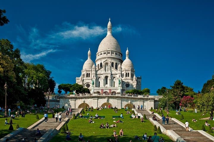 Montmartre French Bistrot, Aperitif and Wine Tasting Walking Tour