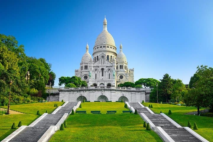 Montmartre and Sacré-Cœur Walking Tour with a Local Guide