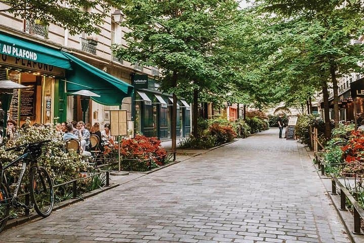 Marais District and Jewish Quarter Guided Walking Tour 12ppl Max
