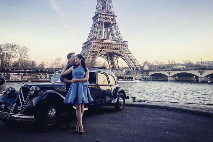 Paris Private Guided Tour in a Vintage Car with Driver