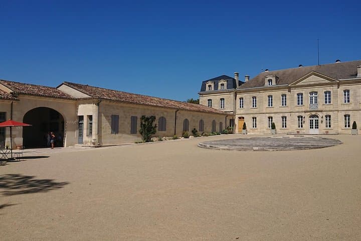 A day in St-Émilion and its Castles in private tour (Van Luxe)