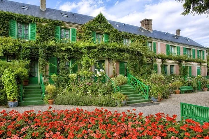 Giverny & Auvers Private Tour "On the road of Impressionists"