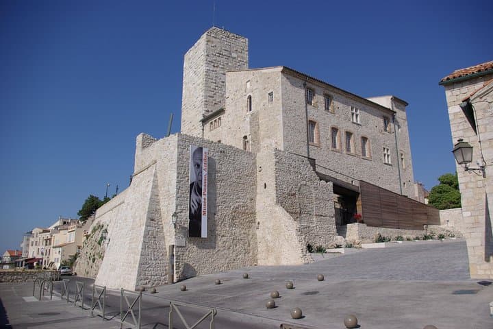Private 4-hour Tour of Cannes and Antibes from Cannes with private driver