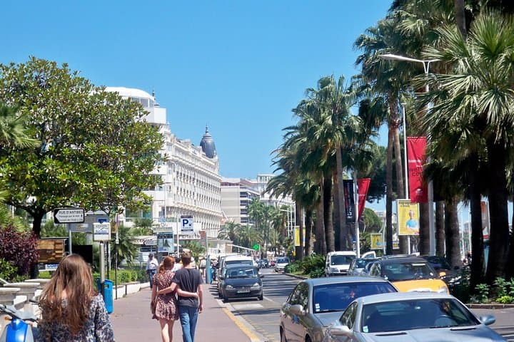 Private 4-hour Tour of Cannes and Antibes from Cannes with private driver