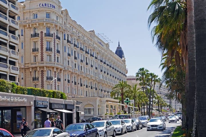 Private 4-hour Tour of Cannes and Antibes from Cannes with private driver
