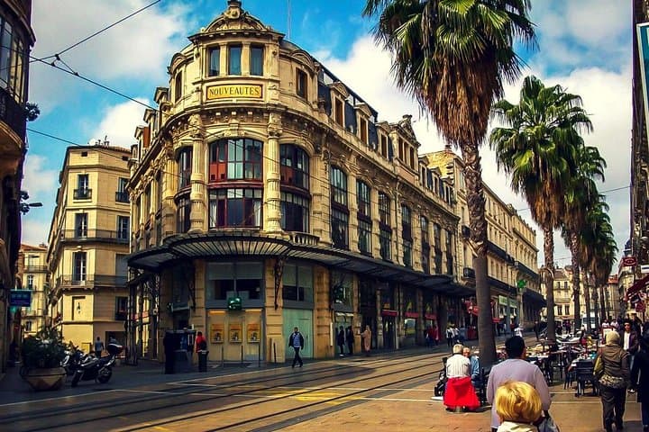 Reach Montpellier city stress-free