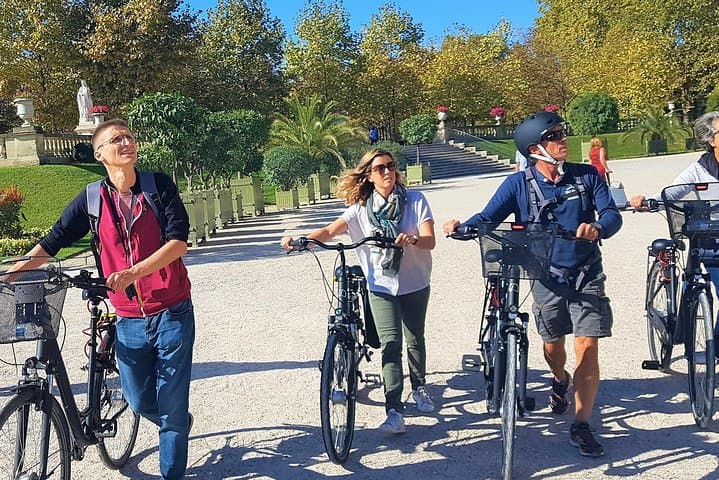 Paris: Charming Nooks and Crannies Bike Tour
